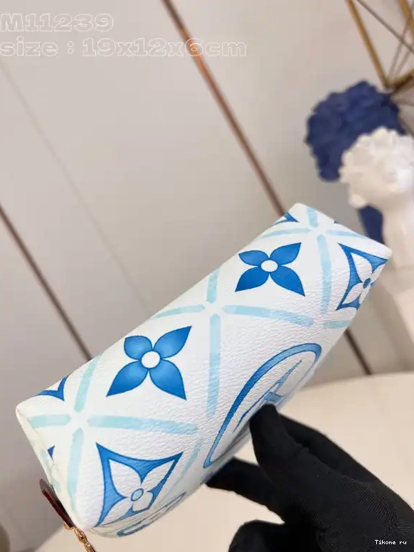 Affordable Vuitton Louis PM Cosmétique Pochette 0617